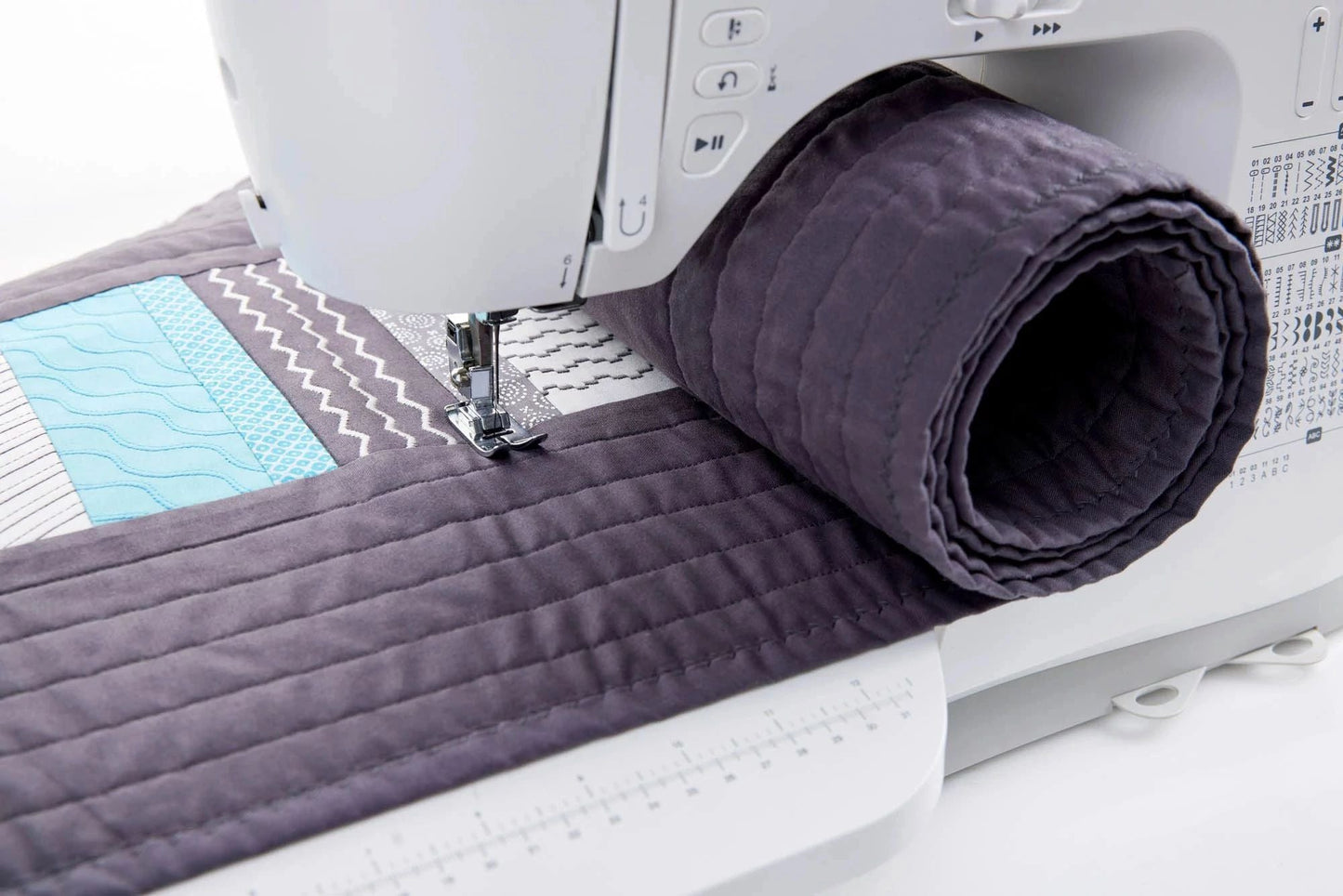 Singer C5955 Sewing Machine - 200 stitch patterns with letters and numbers, inc. Extension Table - New 2025 model
